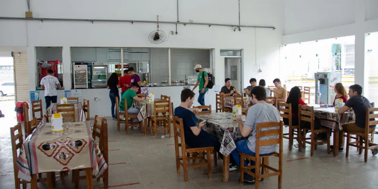 Ufersa lança estratégia para evitar evasão: café e pão a R$ 1