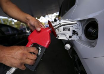 Petrobras anuncia nova redução no preço da gasolina