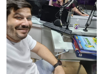 Colecionador desde 1987, mossoroense completa 9 álbuns da Copa do Mundo 2022