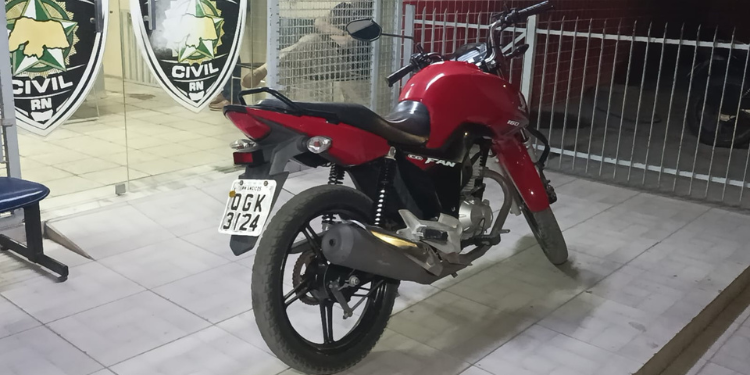 Ronda Policial: Polícia apreende moto com placa adulterada e documento falso