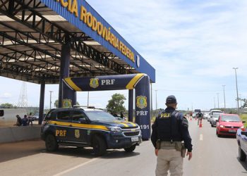 Dois homens são presos por embriaguez ao volante