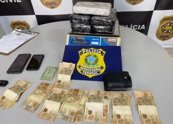 PRF apreende cocaína e prende homem na BR 304