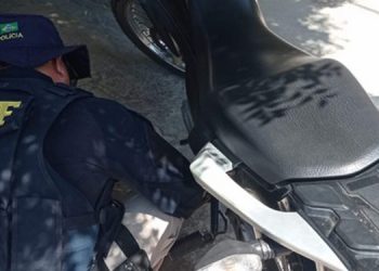 Mulher é presa e moto roubada em Frutuoso Gomes é recuperada em Patu