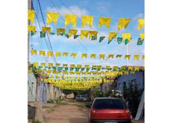 Contagem regressiva: Mossoroenses enfeitam rua para a Copa do Mundo