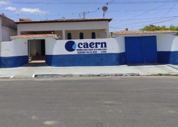 Vazamento em adutora interrompe abastecimento de água em Apodi