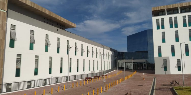 Governadora visita obras do Hospital da Mulher em Mossoró