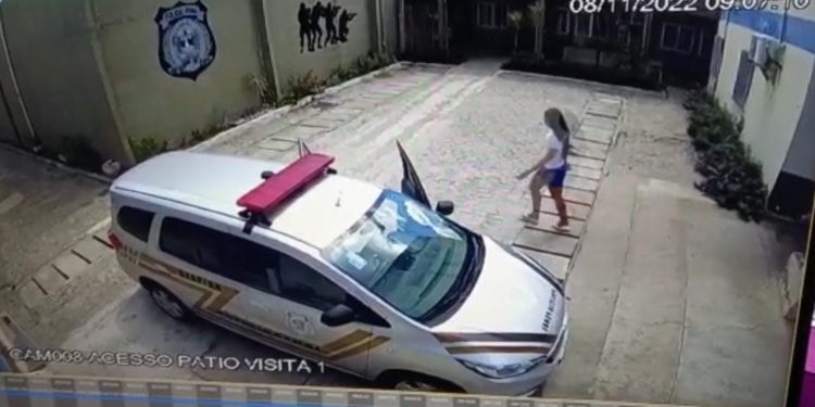 Policiais penais são investigados por má conduta com presas transexuais