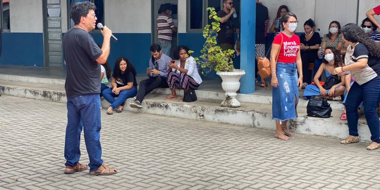 Professores reivindicam adequação no plano de cargos e carreira