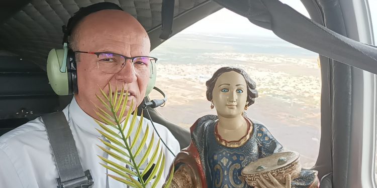 Imagem de Santa Luzia sobrevoa Mossoró neste sábado