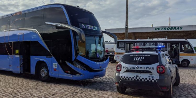 Casal suspeito de provocar aborto em ônibus é preso em Assú