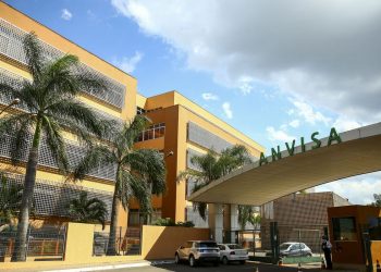 Anvisa anuncia restrição e recolhimento de pomadas capilares