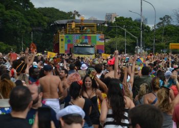 Organizadores de eventos carnavalescos precisam ficar atentos aos prazos para solicitar energia provisória