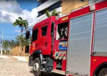 Incêndio destrói palhoça de área de lazer de condomínio em Mossoró