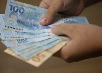 Governo inicia conclusão do pagamento do 13º para servidores que recebem mais de 7 mil reais