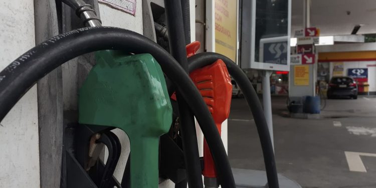 Petrobras anuncia aumento de R$ 0,23 na gasolina