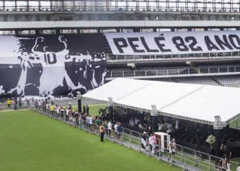Morador de Mossoró vai a velório de Pelé em Santos/SP