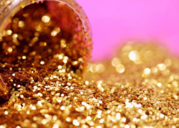 Pra brilhar com segurança: dermatologista dá dicas sobre uso de glitter no Carnaval