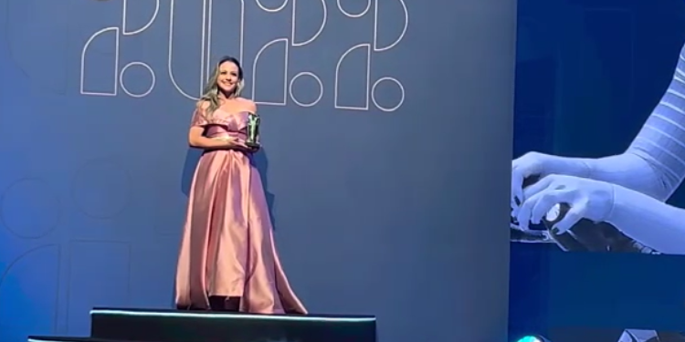 Alice Melo recebe Prêmio Brasil Olímpico