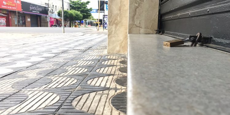 Centro de Mossoró amanhece vazio nesta terça-feira (21)