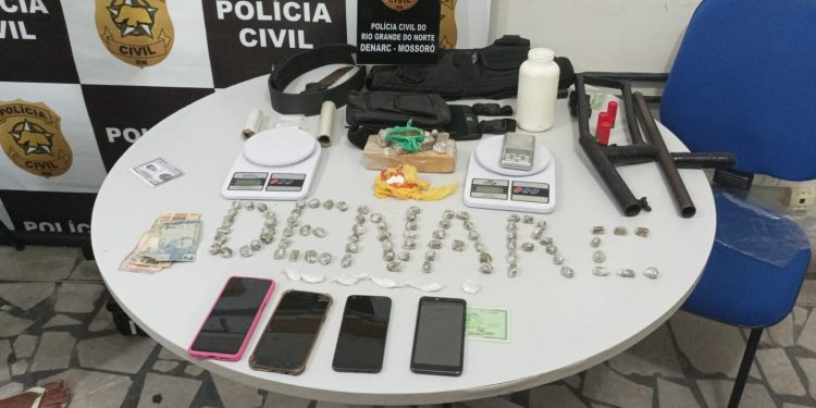Polícia apreende drogas e prende suspeito de tráfico de drogas em Mossoró