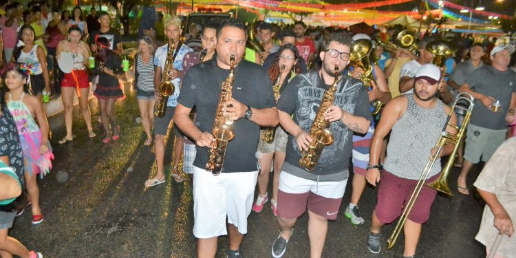Bloco do Zé Pereira celebra 90 anos de tradição no Carnaval de Lajes