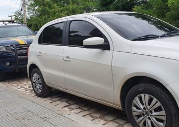 PRF recupera veículo roubado e prende homem em Mossoró