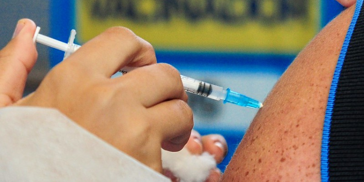 Mossoró amplia vacina bivalente contra Covid-19 para idosos a partir dos 60 anos