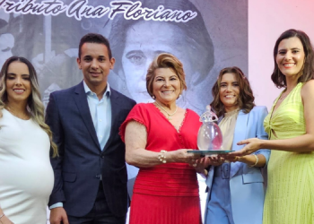 Zilene Medeiros recebe Tributo Ana Floriano
