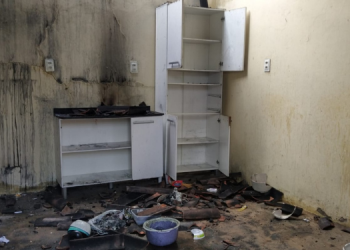 Incêndio atinge casa no Três Vinténs