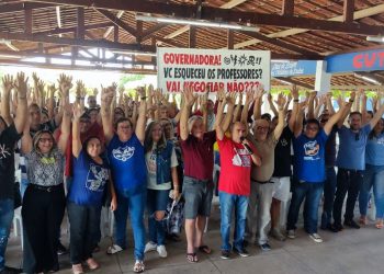 Professores da rede estadual de Mossoró votam pela continuidade da greve