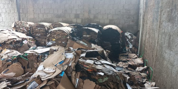 Terceira noite de ataques em Mossoró: criminosos tocam fogo em dois prédios na Estrada da Raiz