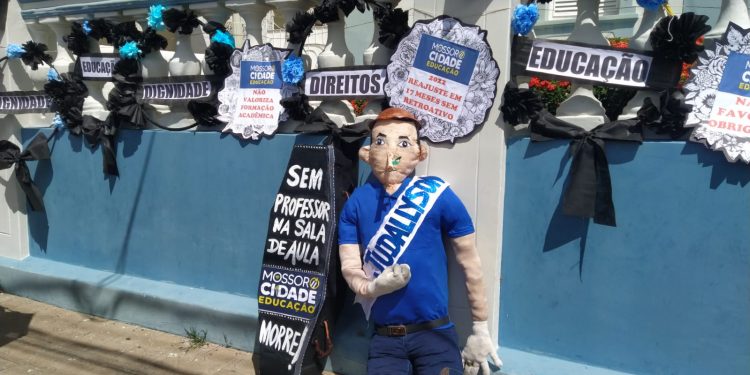 “Morte do Mossoró Cidade Educação” foi tema da marcha dos professores grevistas