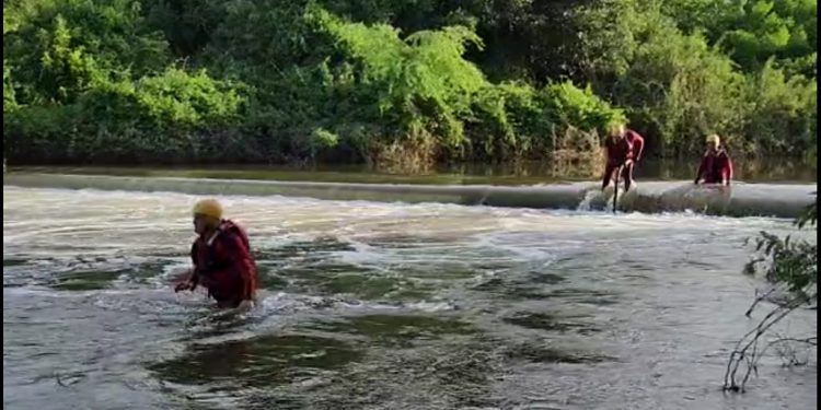 Bombeiros tentam localizar homens que desapareceram na Barragem da Farinha na zona rural