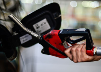 Petrobras anuncia redução no preço do diesel para distribuidoras