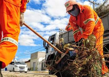 Garis retornam ao trabalho após promessa de empresa