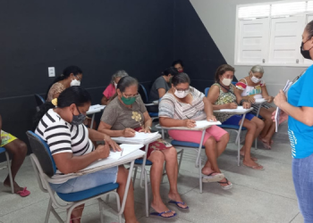 Gente que faz: professora transforma vidas alfabetizando mulheres idosas