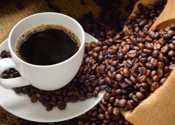 No frio ou no calor: café é a segunda bebida mais consumida no país