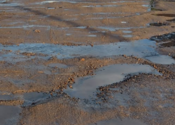 Crateras, lama e ruas alagadas: a realidade dos moradores dos bairros Vingt Rosado e Nova Mossoró