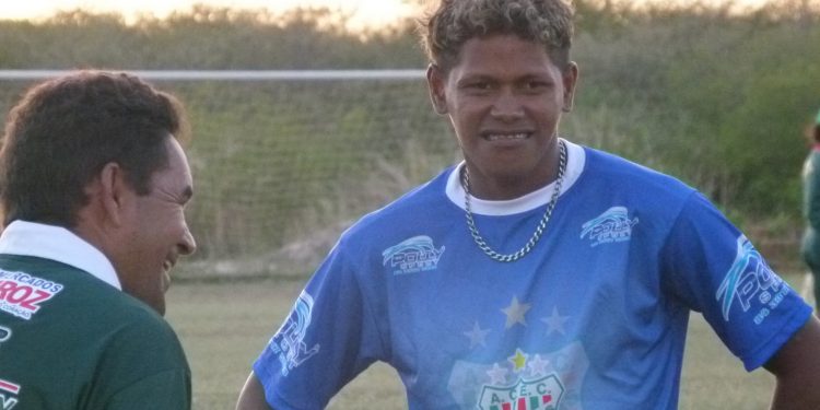 Família confirma que ex-zagueiro Índio está tetraplégico após sofrer acidente