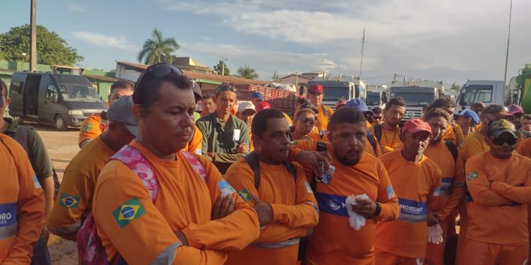 Garis paralisam atividades de coleta e varrição em Mossoró
