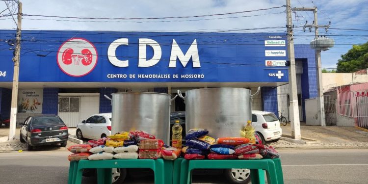 Profissionais do Centro de Diálise de Mossoró fazem campanha para arrecadar alimentos
