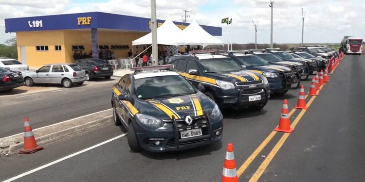 Mais de 200 infrações foram identificadas durante Operação Tiradentes pela PRF