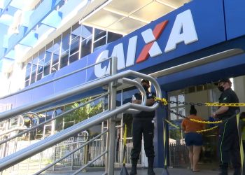 Homem é preso tentando aplicar golpe em agência bancária