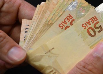 Reajuste do salário mínimo para R$ 1.320 passa a valer a partir desta segunda (01)