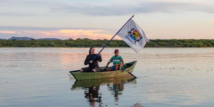 Barragem de Pau dos Ferros sangra e a população comemora com muita alegria após 14 anos de estiagem