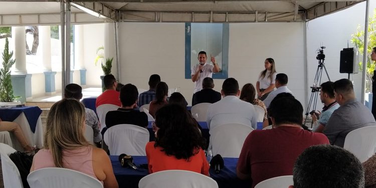 Durante encontro com imprensa Allyson Bezerra anuncia novos projetos