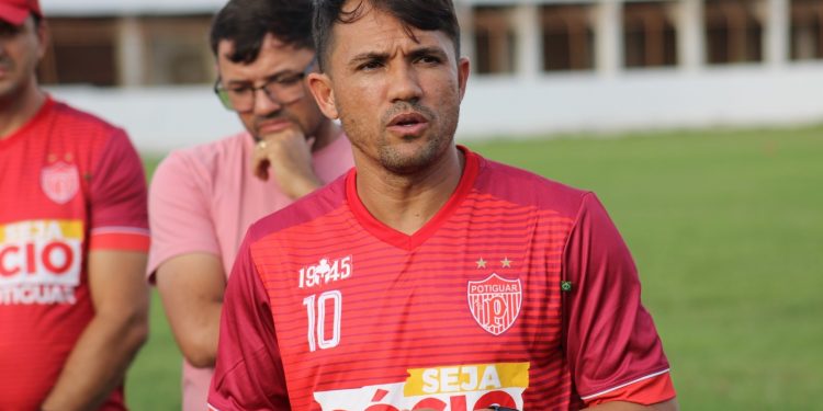 Márcio Mossoró assume comando técnico do Potiguar de forma interina