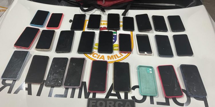 Duas mulheres são presas com 27 celulares furtados no MCJ 