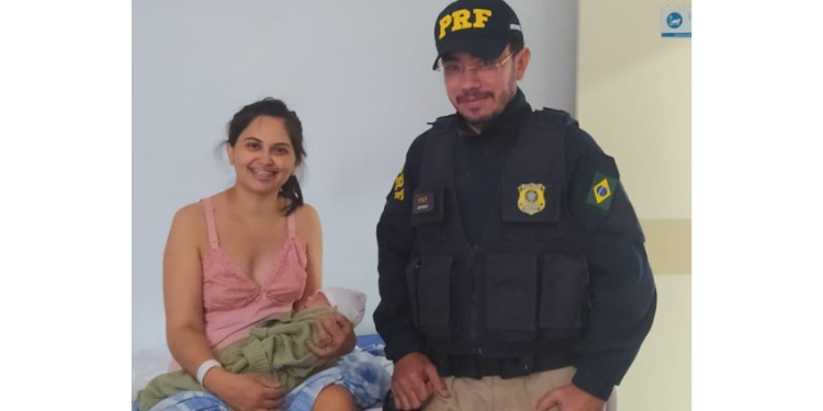 Após pane em ambulância, mulher em trabalho de parto é socorrida por PRF