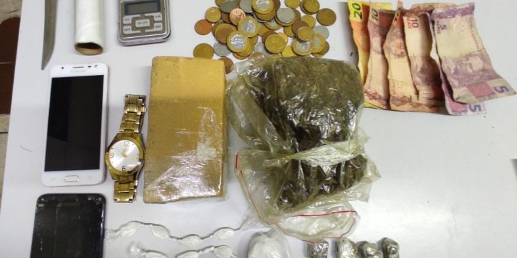 Dupla é detida e drogas apreendidas em casa na cidade de Tibau